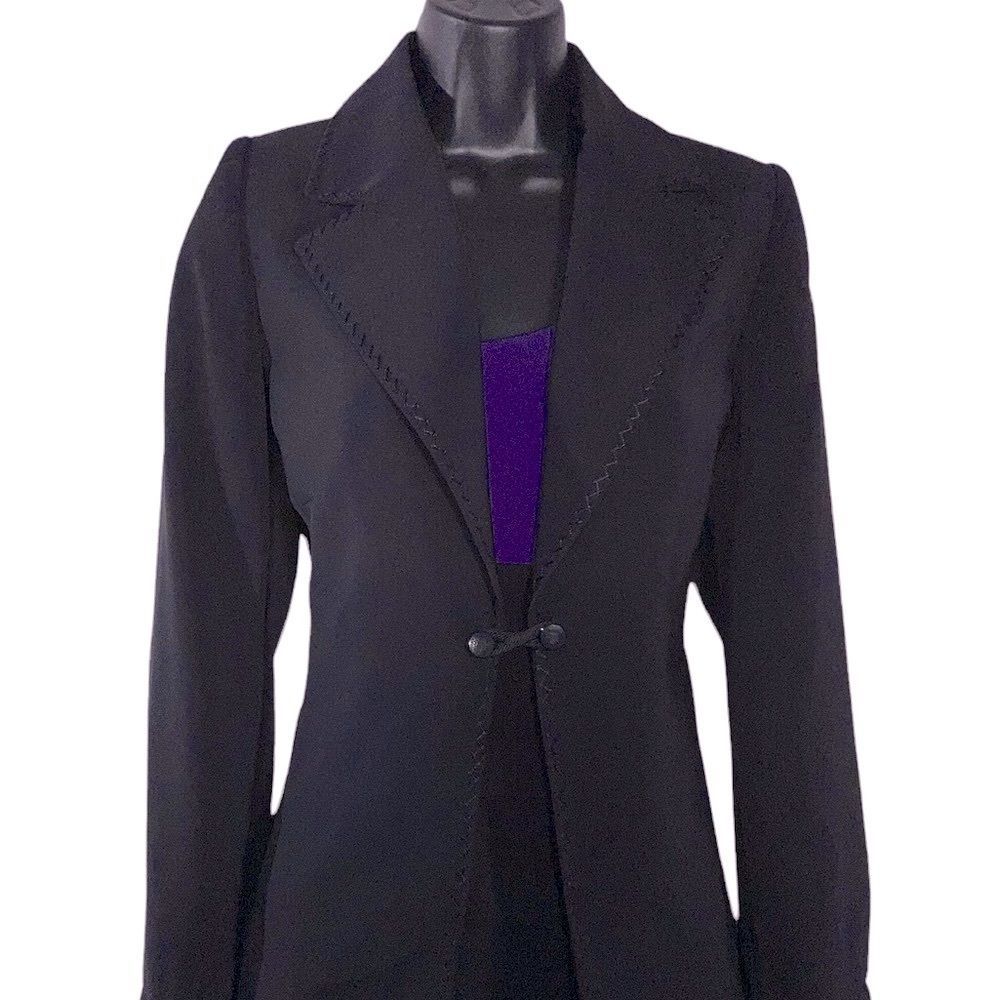 Tahari women’s size 10 Petite black blazer with zig zag stitch like new